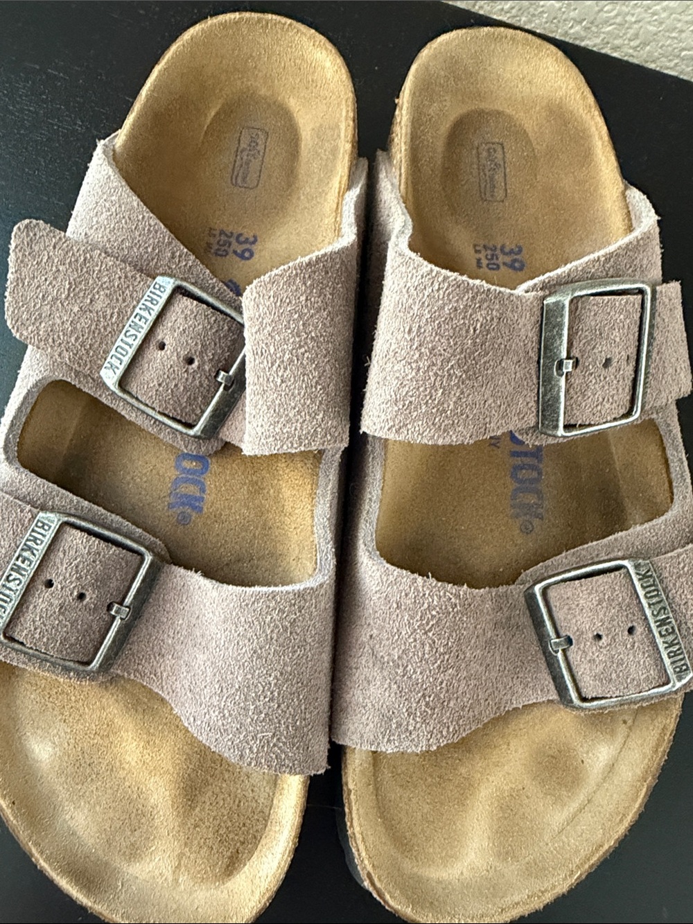 Birkenstock Women’s 39 Suede Fig color - Picture 4 of 6